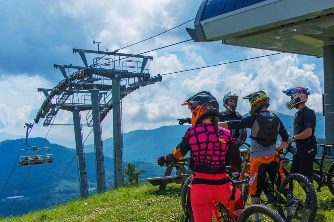 On Top Of The World At Sugar Top Resort Sugar Mountain Bagian luar foto